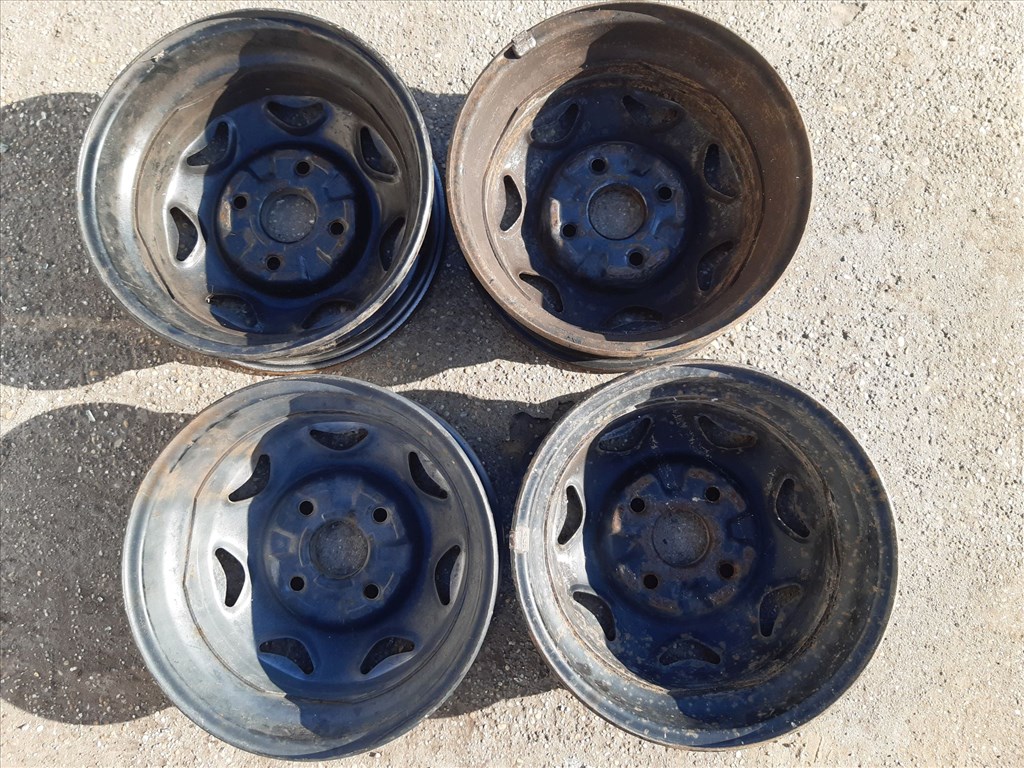 Suzuki Swift II 92-03 <p>Felni méret: 13"</p><p>Felni szélesség: 4.5</p><p>Furatszám: 4</p><p>Osztókör: 114.3</p><p>ET szám: ET45</p><p>Agy Átmérõ: 60.0</p><p>Állapot: Normál</p><p>Érdeklõdéskor hivatkozzon erre: KIN-40160</p><p>Bármire van szüksége hívjon bizalommal!<br>Kizárólag munkaidõben hétfõtõl - péntekig 8-12 13-16 óráig!<br>Alkatrészek széles választékban!<br>Hivatalos Regisztrált Autobontó Kecel!<br>Vásároljon Megbízható Helyrõl Beszerelési Garanciával Profiktól!</p> 20000 5. kép