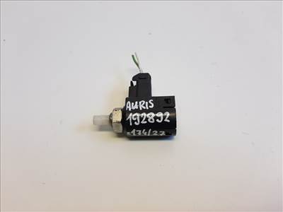 Toyota Auris (E150) kuplungpedál kapcsoló