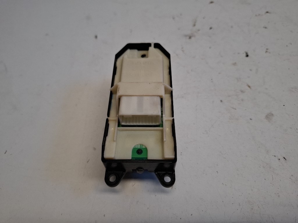 Toyota IQ bal elsõ ablakemelõ kapcsoló 8404074020 2. kép