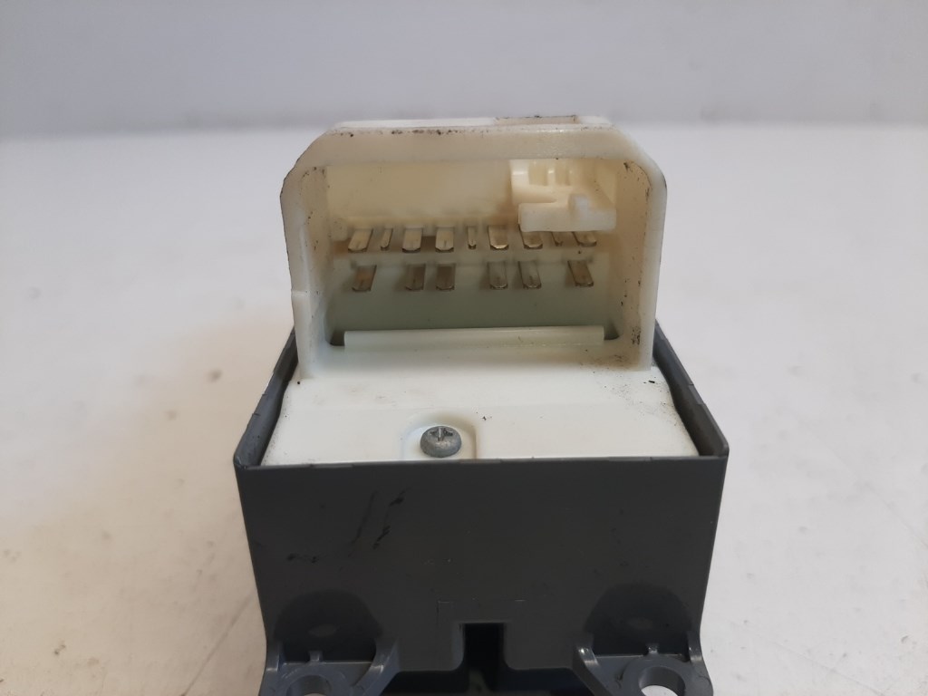 Toyota Rav 4 (XA40) bal elsõ ablakemelõ kapcsoló 3. kép