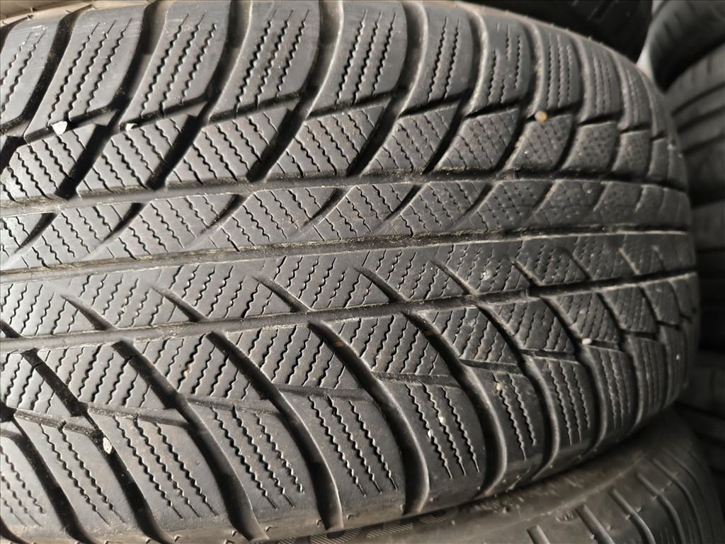  225/5517" újszerű Bridgestone téli gumi gumi 3. kép