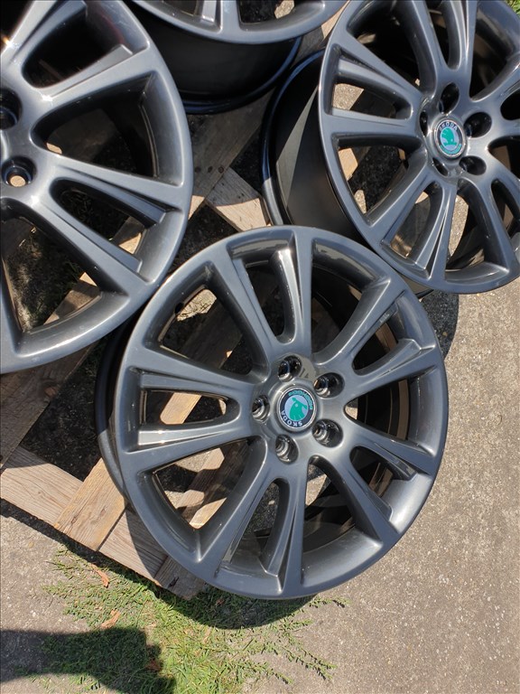 18" 5x112 Skoda Octavia RS 3. kép