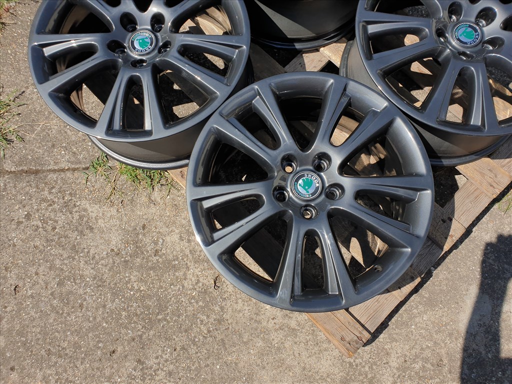 18" 5x112 Skoda Octavia RS 4. kép