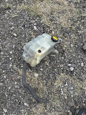 Toyota Avensis (T250) Víz tartály