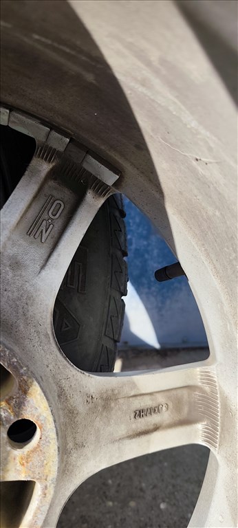  5x120 lyukosztású 17" használt OZ alufelni, rajta 235/55 használt Hankook téli gumi gumi  3. kép