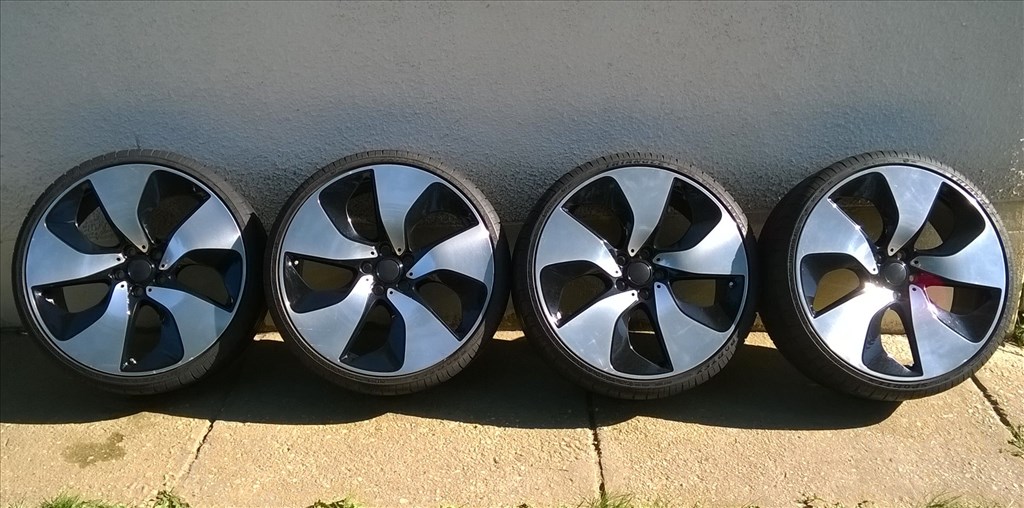  Eladó 4db 20-as 5x112-es BMW i8 Magnézium felni 225/30ZR20 nyári gumival 1. kép