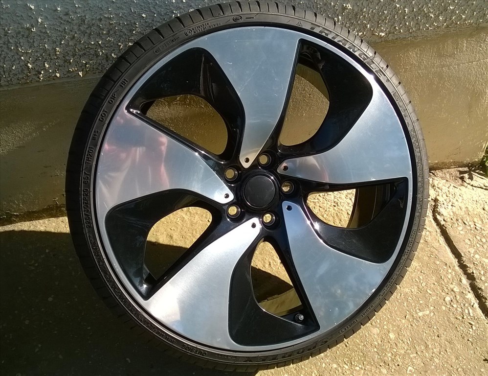  Eladó 4db 20-as 5x112-es BMW i8 Magnézium felni 225/30ZR20 nyári gumival 2. kép