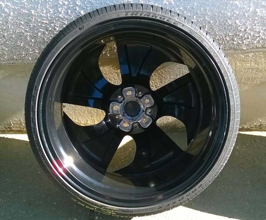  Eladó 4db 20-as 5x112-es BMW i8 Magnézium felni 225/30ZR20 nyári gumival 4. kép