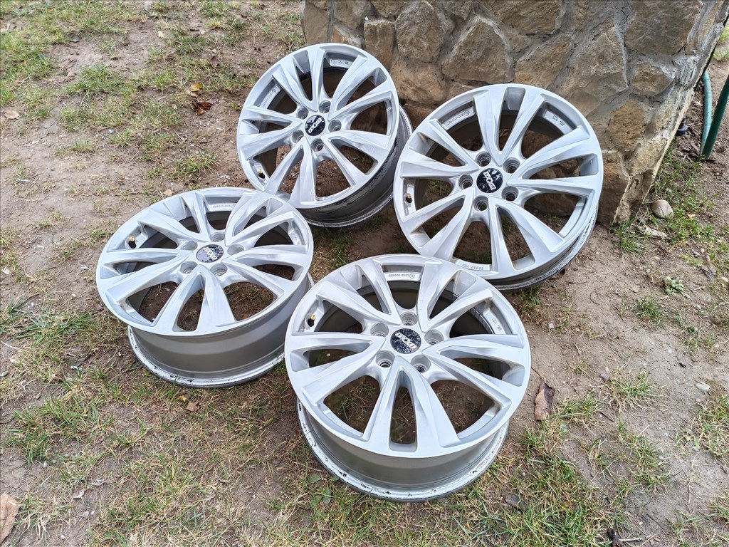  5x114.3 lyukosztású 7J 17" újszerű Hyundai, Kia, Mazda alufelni 3. kép