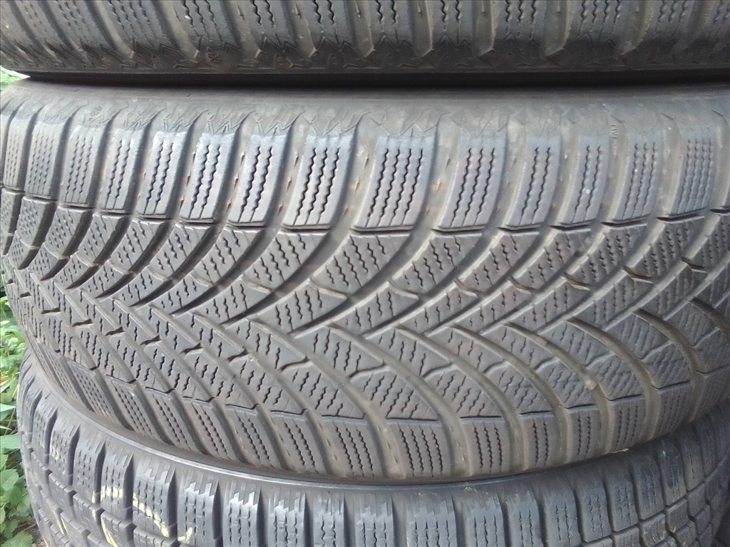  215/55R17 XL Semperit Speed-grip5 téli gumi 2 db 2. kép