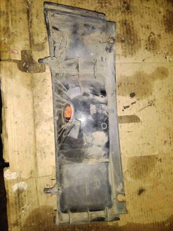 Suzuki Swift II 92-03 Jobb Hátsó Lámpabúra 2. kép