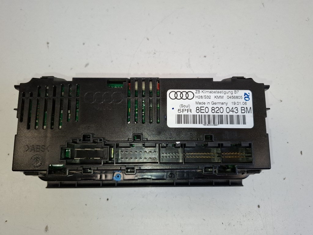 Audi A4 (8E B7) fûtéskapcsoló (fûtés kapcsoló) 8E0820043BM 4. kép
