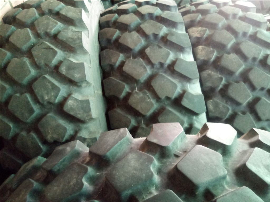 használt 14.00 R20 Michelin XZL 1400 r20 1400R20 1400x20 14.00 20 1. kép