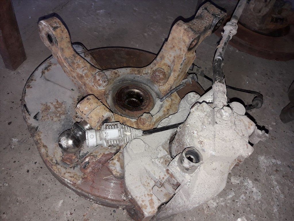 Opel Astra H Bal Elsõ Csonkállvány Kerékaggyal  Féknyereg  ABS Jeladó 13 156 047 2. kép