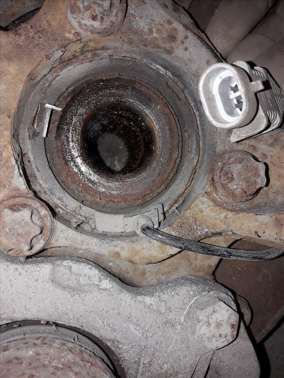 Opel Astra H Bal Elsõ Csonkállvány Kerékaggyal  Féknyereg  ABS Jeladó 13 156 047 4. kép