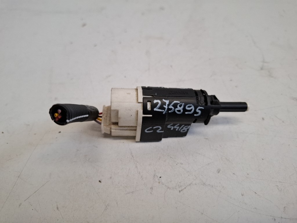 Renault Captur  féklámpa kapcsoló 1. kép