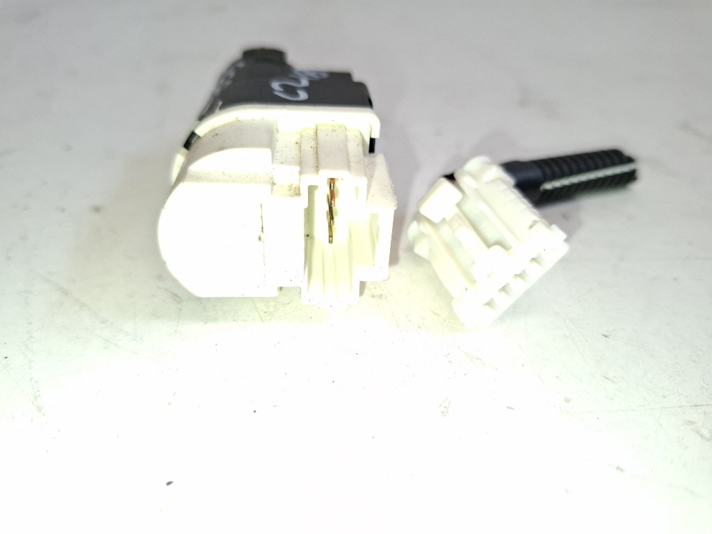 Renault Captur  féklámpa kapcsoló 2. kép