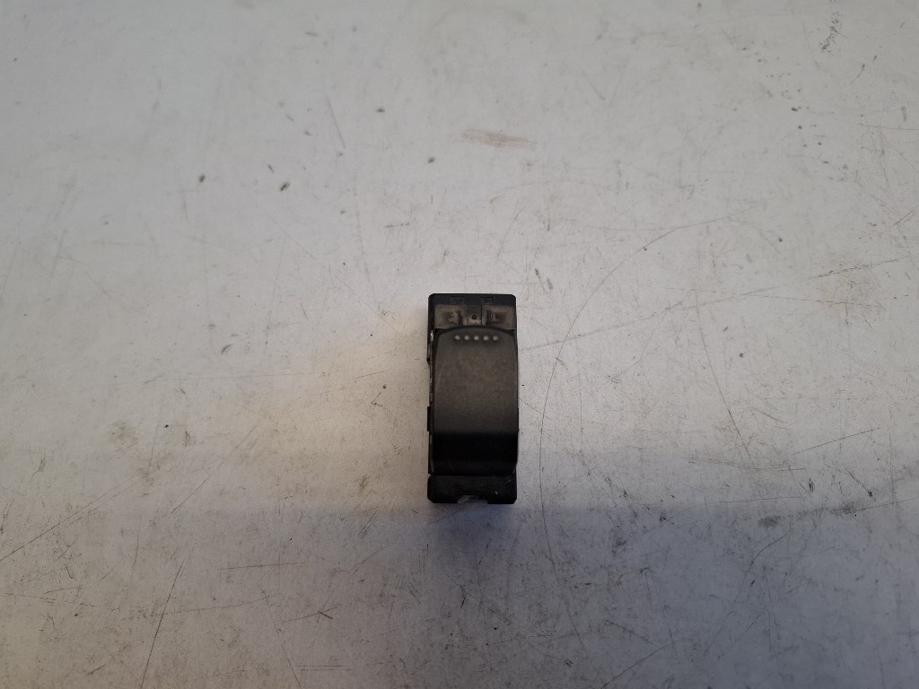 Suzuki SX4 jobb hátsó ablakemelõ kapcsoló 1. kép
