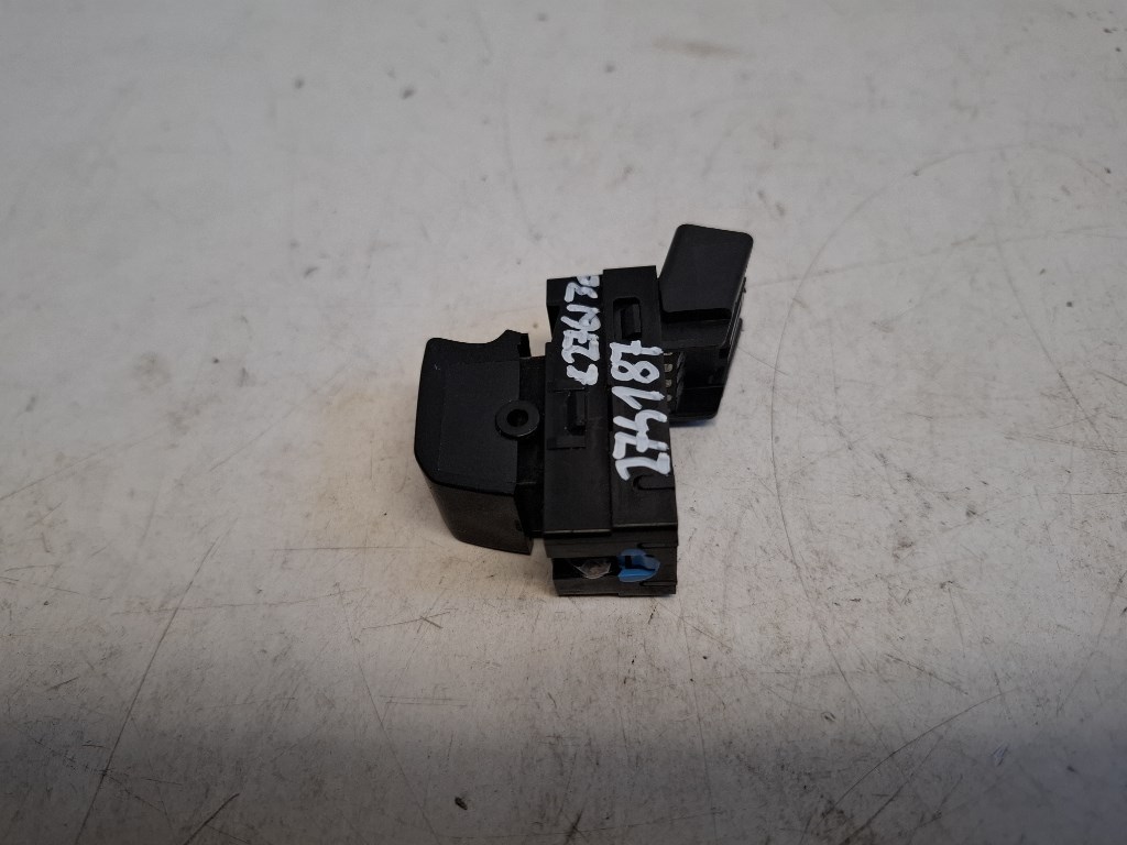 Suzuki SX4 jobb hátsó ablakemelõ kapcsoló 2. kép