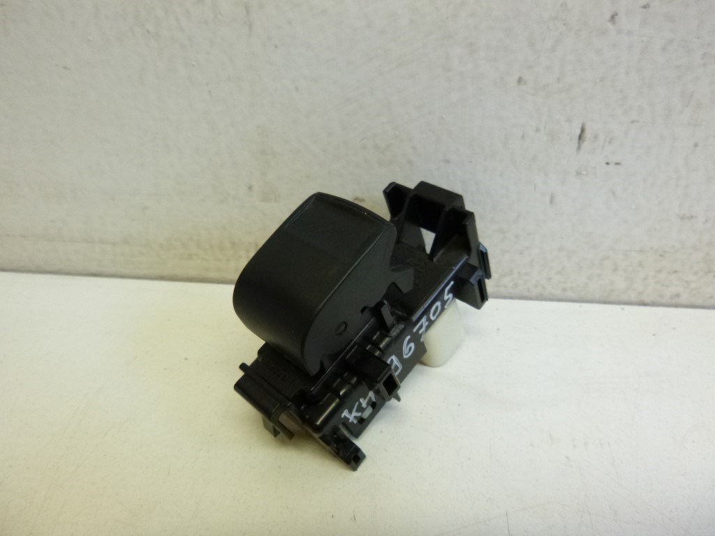 Toyota Yaris (XP90) jobb elsõ ablakemelõ kapcsoló 8292E5D 1. kép