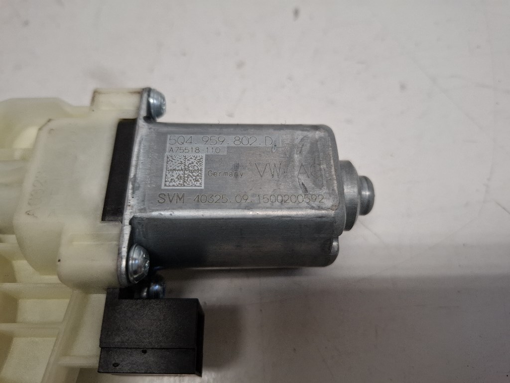 Volkswagen Passat VIII bal hátsó ablakemelõ motor 5Q4959802D 3. kép