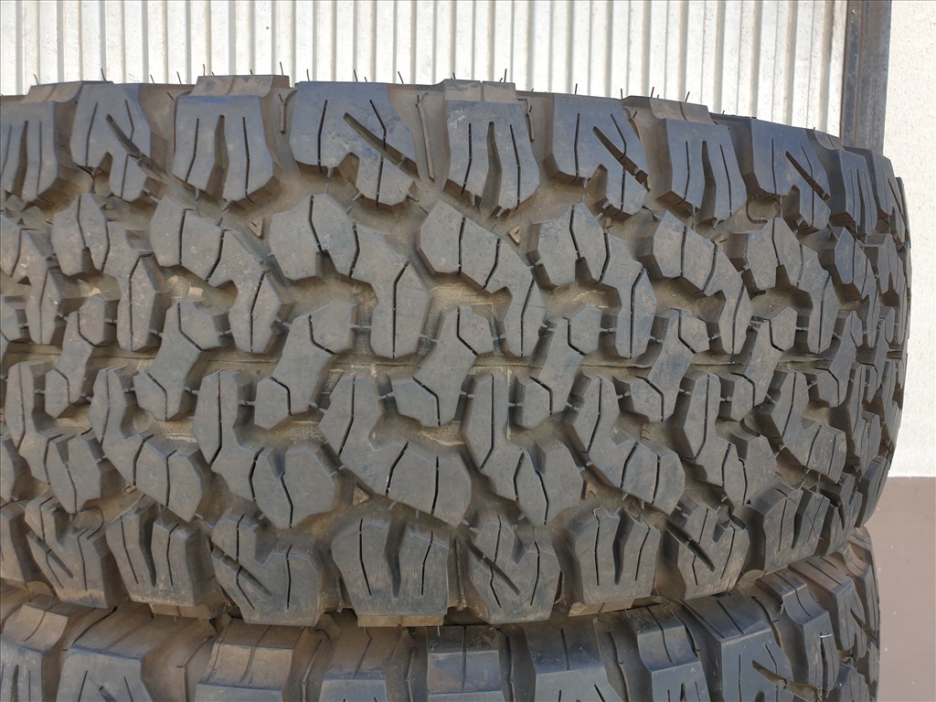  285/70 17 BF Goodrich All-Terrain T/A KO2 4. kép