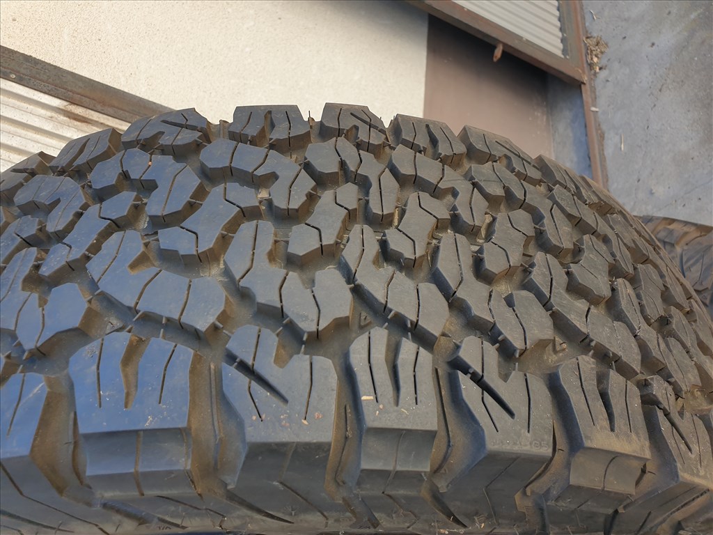  285/70 17 BF Goodrich All-Terrain T/A KO2 5. kép