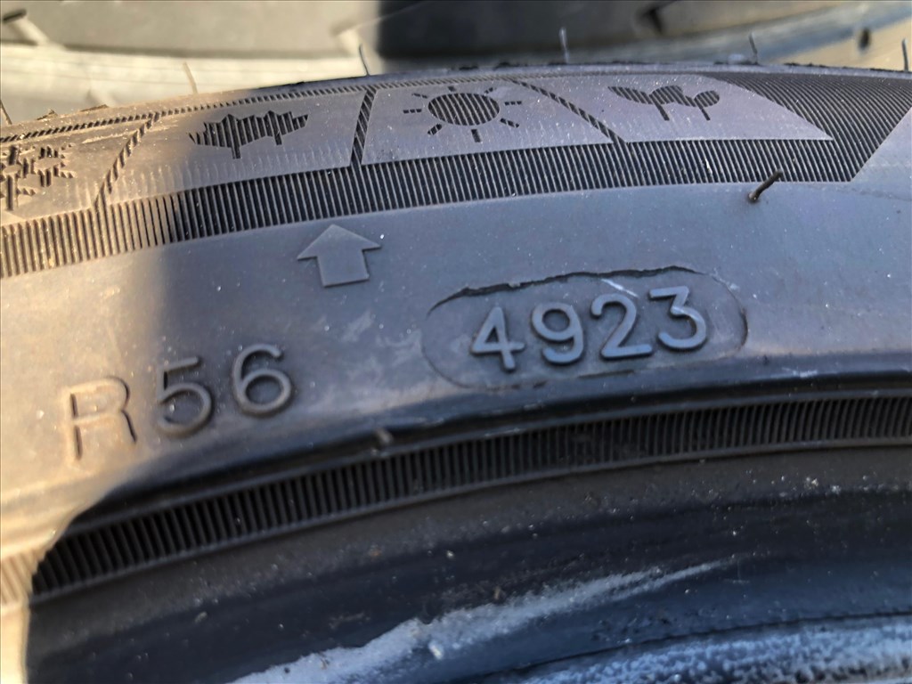 235 45 17 újszerű négyévszakos gumi 4db 235/45/17 7. kép