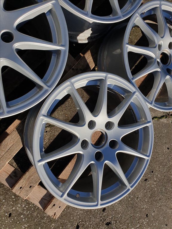 18" 5x130 Porsche Panamera S (2 széles) 3. kép