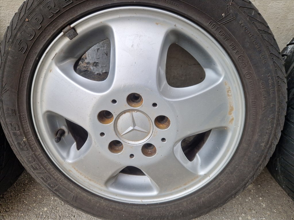  15" újszerű (gyári felni) alufelni, rajta 195/50 használt nyári gumi gumi  3. kép