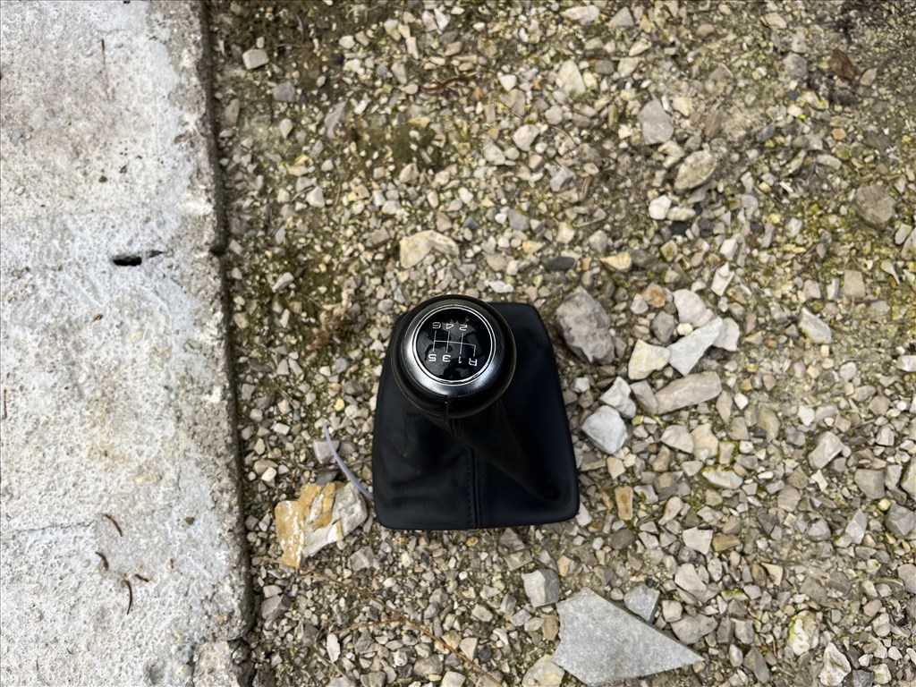 Audi A4 (B9 - 8W) Váltó gomb szoknyával 2. kép