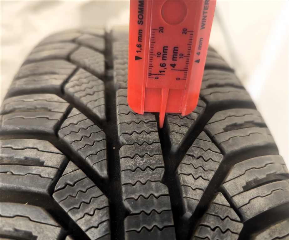  Lemezfelni 14"-os 4x100, gyári lemezfelni, rajta 175/70R14 újszerű Semperit Master G 2 téli gumi   2. kép