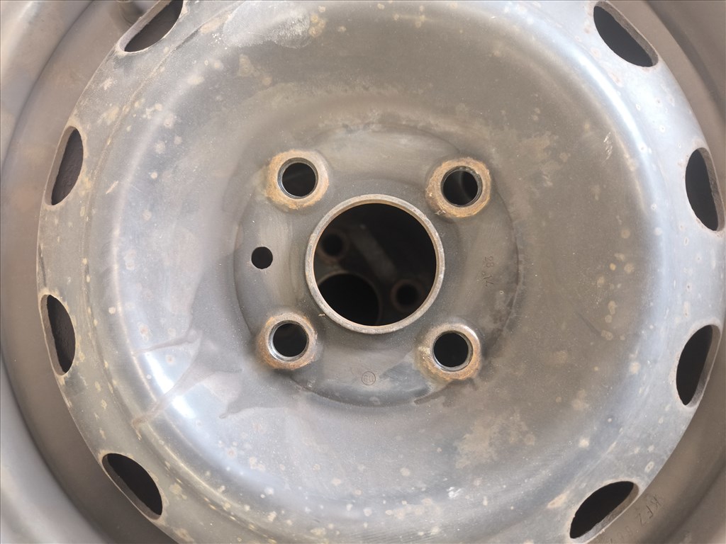  Lemezfelni 14"-os 4x100, gyári lemezfelni, rajta 175/70R14 újszerű Semperit Master G 2 téli gumi   12. kép