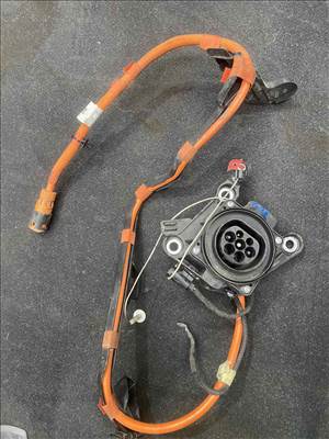 BMW 5-ös sorozat G30/G31 Hibrid töltőpont kábellel 9884542
