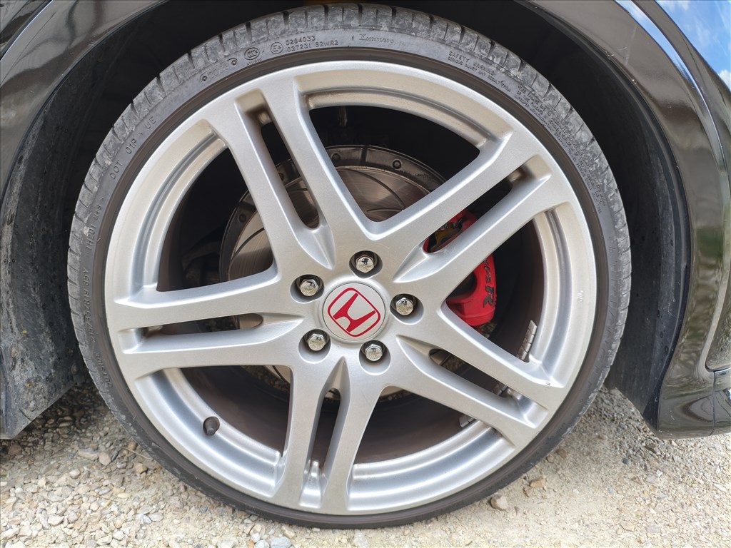  5x114.3 Honda alufelni 19" újszerű (gyári felni) 215/35 újszerű Triangle nyári gumi  1. kép