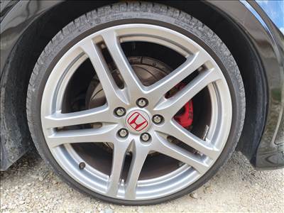  5x114.3 Honda alufelni 19" újszerű (gyári felni) 215/35 újszerű Triangle nyári gumi 