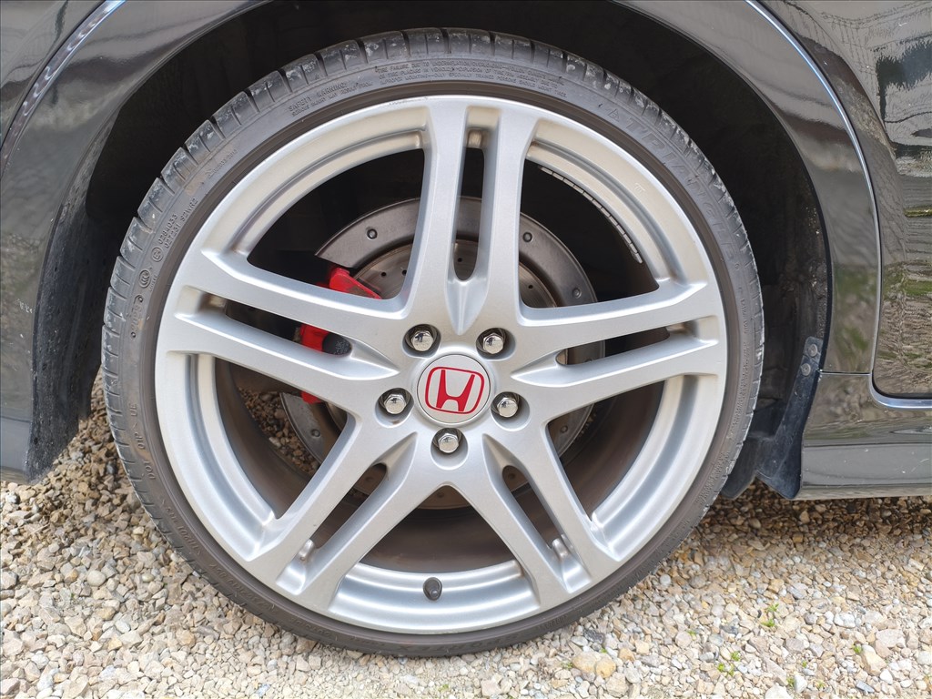  5x114.3 Honda alufelni 19" újszerű (gyári felni) 215/35 újszerű Triangle nyári gumi  2. kép