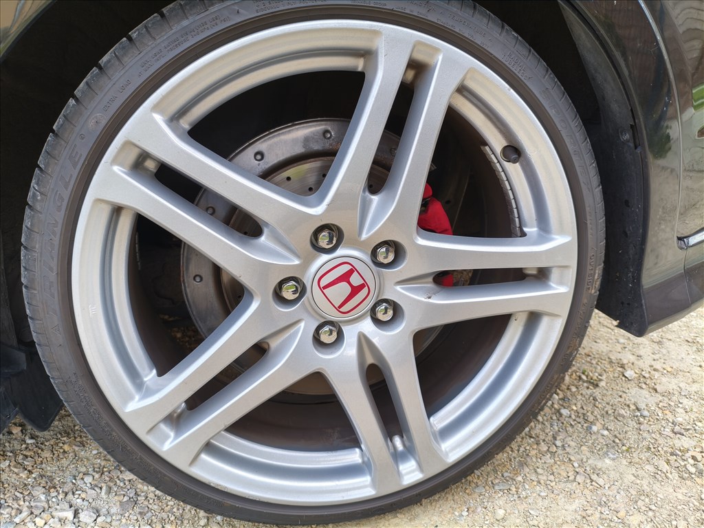  5x114.3 Honda alufelni 19" újszerű (gyári felni) 215/35 újszerű Triangle nyári gumi  3. kép