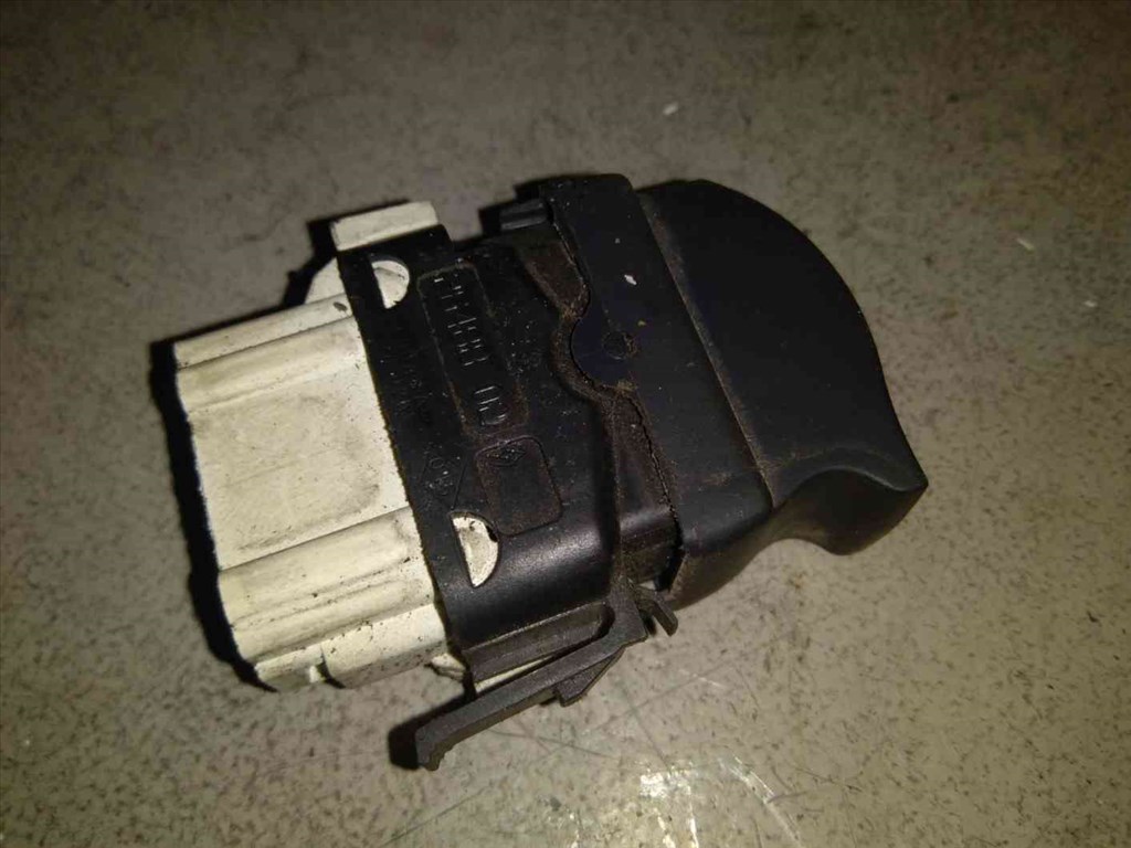 Renault Clio II Ablakemelõ Kapcsoló 3. kép