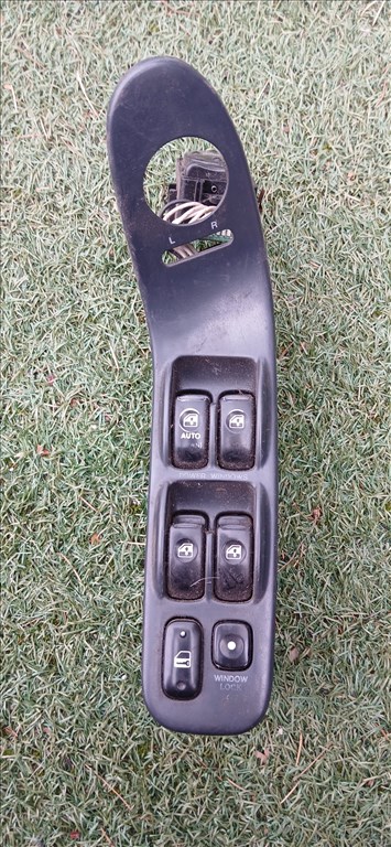 Hyundai Sonata (2nd gen) Ablakemelő kapcsoló bal első 9357034000 1. kép