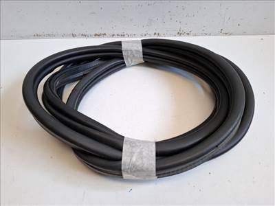 Citroen C4 picasso  csomagtérajtó kéder gumi