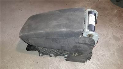 Volkswagen Passat B6 Könyöklő