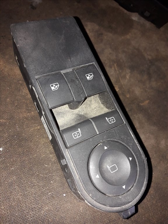 Opel Astra H Bal Elsõ Ablakemelõ Kapcsoló 13228706 1. kép