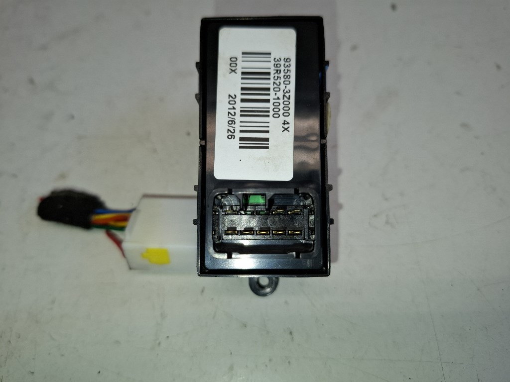 Hyundai I 40 bal hátsó ablakemelõ kapcsoló 935803Z000 4. kép