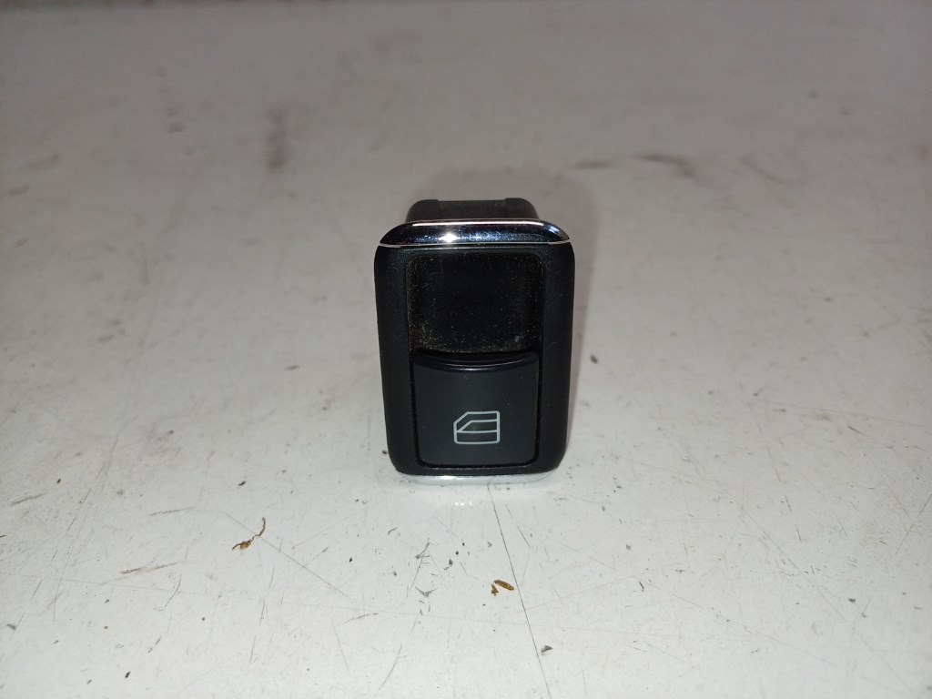 Mercedes-Benz W204 jobb elsõ ablakemelõ kapcsoló A2048707358 1. kép