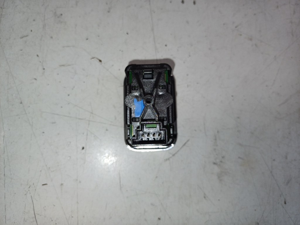 Mercedes-Benz W204 jobb elsõ ablakemelõ kapcsoló A2048707358 2. kép