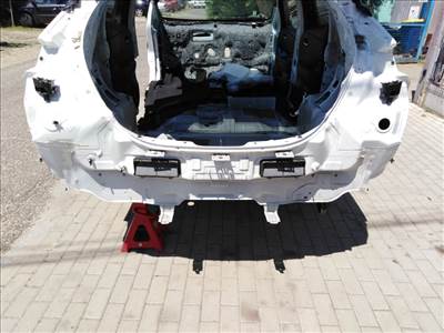Nissan Leaf (ZE1) hátfal