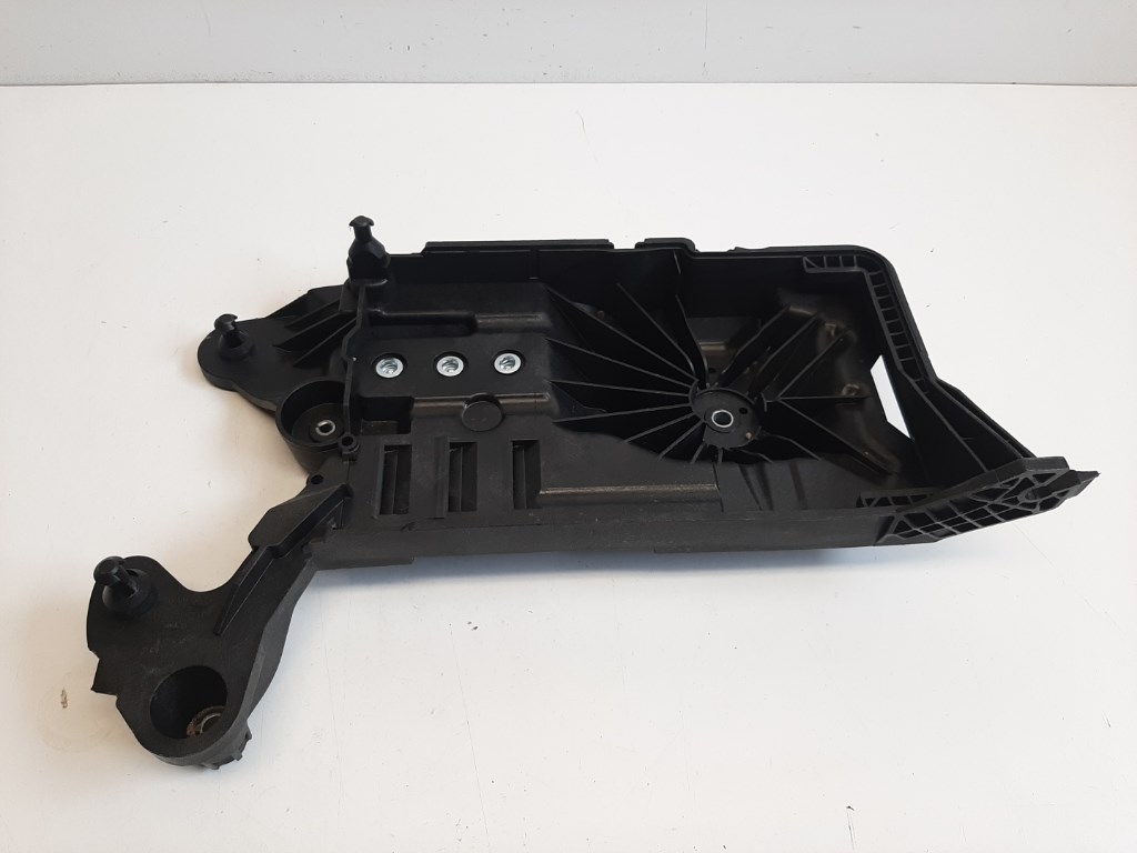 Skoda Octavia (NX) akkumlátor tartó 5WA915331 1. kép