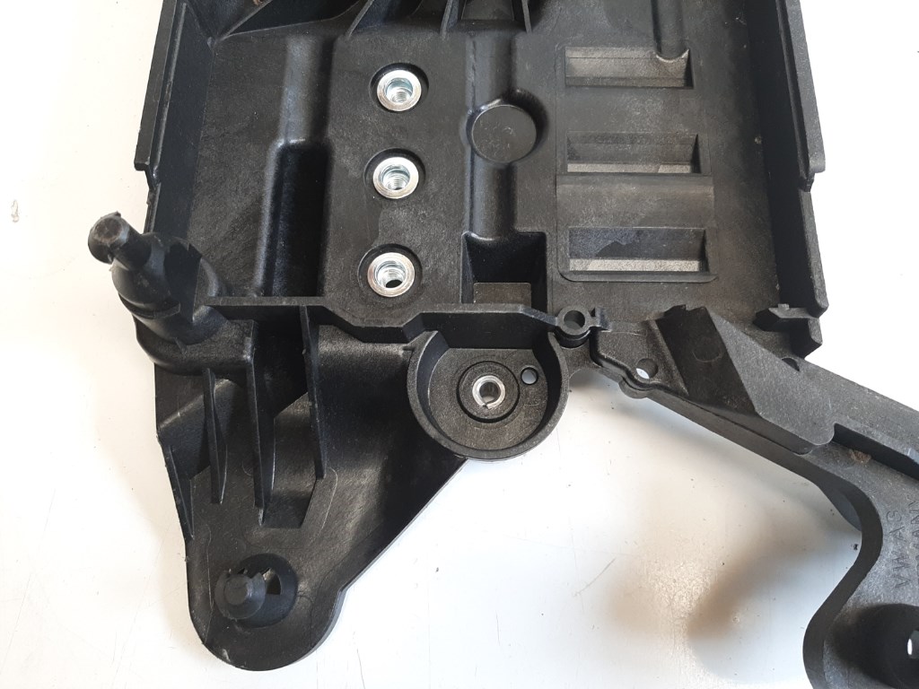 Skoda Octavia (NX) akkumlátor tartó 5WA915331 4. kép