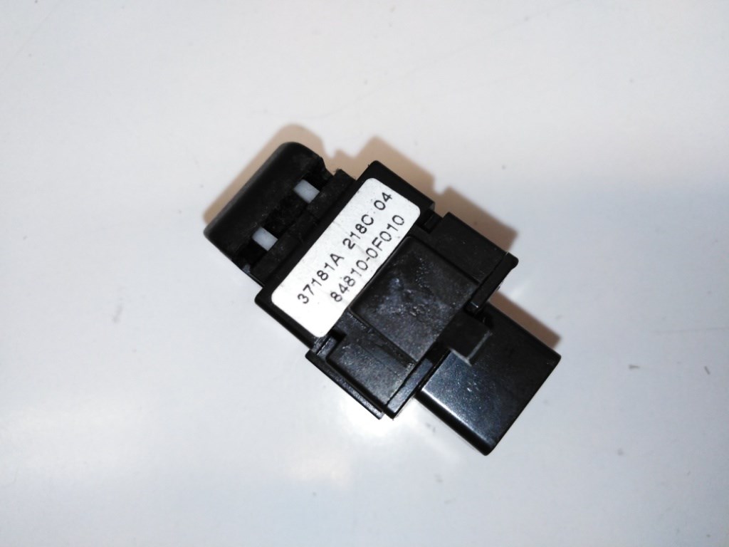 Toyota Corolla verso (AR10) bal hátsó ablakemelõ kapcsoló 848100F010 2. kép